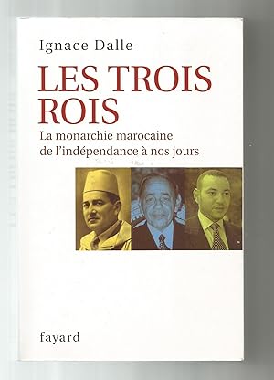 Bild des Verkufers fr Les trois rois. La monarchie marocaine, de l'indpendance  nos jours. zum Verkauf von Librera El Crabo