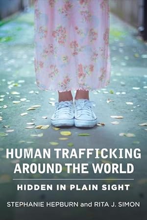 Bild des Verkufers fr Human Trafficking Around the World: Hidden in Plain Sight zum Verkauf von moluna