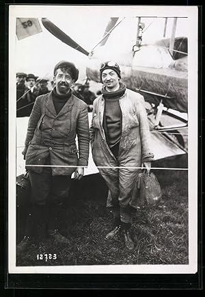 Fotografie M. Rol, Paris, Ansicht Monaco, Zwei Flugpioniere Breguet an ihrem Flugzeug