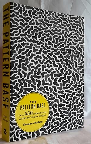 Imagen del vendedor de The pattern Base. Over 550 Contemporary Textile and Surface Designs. a la venta por Addyman Books