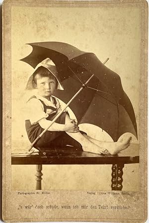 Seller image for Photography original albumen print | Verlag Sophus Williams Berlin: boy under umbrella: "teint verdrbel", ca 1900, 1 p. for sale by Antiquariaat Arine van der Steur / ILAB