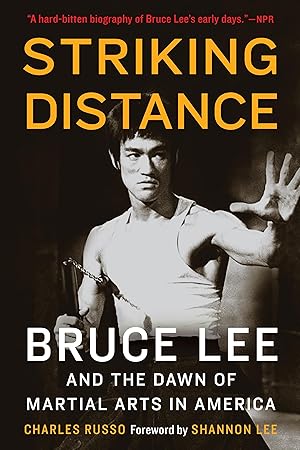 Bild des Verkufers fr Striking Distance: Bruce Lee and the Dawn of Martial Arts in America zum Verkauf von moluna