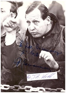 Imagen del vendedor de HELMUT JOHANNSEN (1920-98) deutscher Fuballtrainer. Er gewann mit Eintracht Braunschweig 1967 in der Bundesliga die deutsche Meisterschaft und wurde 1978 mit Grasshoppers Zrich Schweizer Meister. a la venta por Herbst-Auktionen