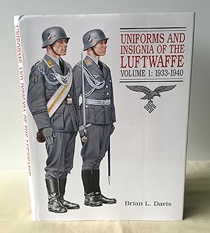Imagen del vendedor de Uniforms and Insignia of the Luftwaffe: Volume 1 : 1933-1940 a la venta por Neil Ewart