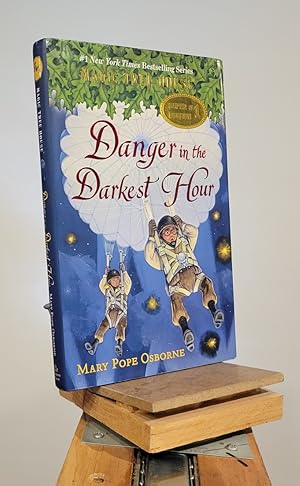 Danger in the Darkest Hour (Magic Tree House Super Edition)