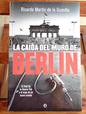 Seller image for LA CADA DEL MURO DE BERLN. El final de la Guerra Fra y el auge de un nuevo mundo. for sale by LIBRERA ROBESPIERRE
