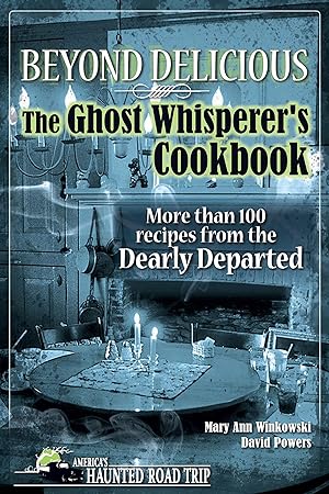 Bild des Verkufers fr Beyond Delicious: The Ghost Whisperer\ s Cookbook: More Than 100 Recipes from the Dearly Departed zum Verkauf von moluna