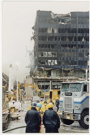Bild des Verkäufers für SEPTEMBER 11 WORLD TRADE CENTER TERRORIST ATTACK AFTERMATH PHOTOS 9/11 zum Verkauf von House of Mirth Photos