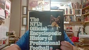 Immagine del venditore per THE NFL'S OFFICIAL ENCYCLOPEDIC HISTORY OF PROFESSIONAL FOOTBALL venduto da Smokey