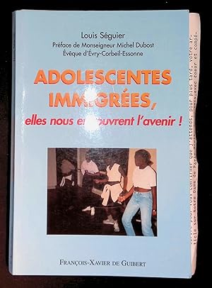 Seller image for Adolescentes immigres Elles nous entrouvrent l'avenir for sale by LibrairieLaLettre2