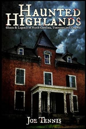 Bild des Verkufers fr Haunted Highlands: Ghosts & Legends of North Carolina, Tennessee, and Virginia zum Verkauf von moluna