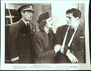 Image du vendeur pour The Great Plane Robbery 8 X 10 Still 1950 Tom Conway, Steve Brodie! mis en vente par AcornBooksNH