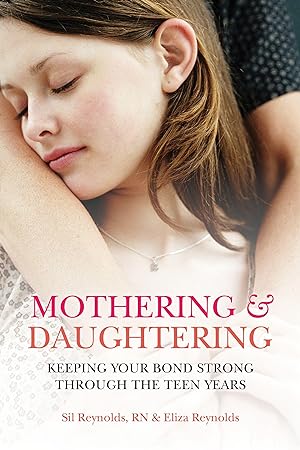 Bild des Verkufers fr Mothering and Daughtering: Keeping Your Bond Strong Through the Teen Years zum Verkauf von moluna