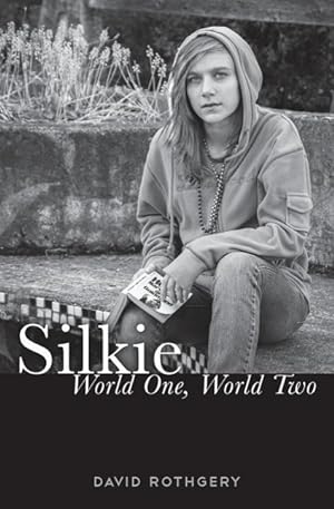 Bild des Verkufers fr Silkie: World One, World Two: A Novel zum Verkauf von moluna
