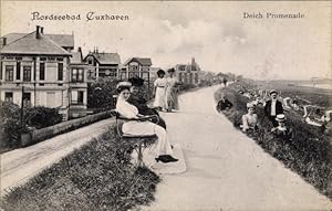 Bild des Verkufers fr Ansichtskarte / Postkarte Cuxhaven, Deich-Promenade, Spaziergnger zum Verkauf von akpool GmbH