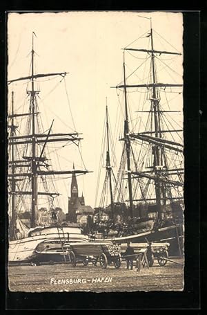 Ansichtskarte Flensburg, Hafen mit Blick zur Kirche