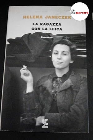 Imagen del vendedor de Janeczek, Helena. La ragazza con la Leica : [romanzo]. Milano Guanda, 2018 a la venta por Amarcord libri