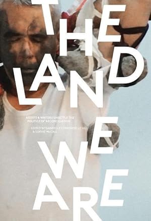 Bild des Verkufers fr The Land We Are: Artists and Writers Unsettle the Politics of Reconciliation zum Verkauf von moluna