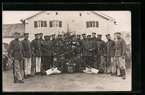 Foto-Ansichtskarte Eitensheim, Gruppenbild des II. Korp. 10. I. R. Eitensheim 1914