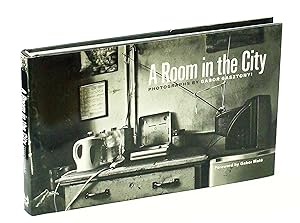 Bild des Verkufers fr A Room in the City - Photographs by Gabor Gasztonyi zum Verkauf von RareNonFiction, IOBA