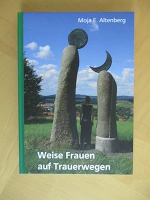 Weise Frauen auf Trauerwegen