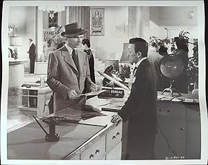 Immagine del venditore per To the Ends of the Earth 8 X 10 Studio Issued Still 1947 Dick Powell venduto da AcornBooksNH