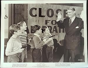 Bild des Verkufers fr Swell Guy 8 x 10 Still 1946 Sonny Tufts, Ann Blyth, Ruth Warrick, William Gargan zum Verkauf von AcornBooksNH