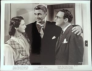 Immagine del venditore per Swell Guy 8 x 10 Still 1946 Sonny Tufts, Ann Blyth, Ruth Warrick, William Gargan venduto da AcornBooksNH