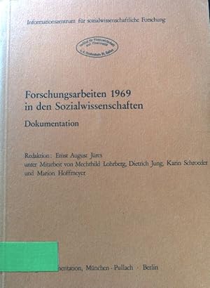 Bild des Verkufers fr Forschungsarbeiten 1969 in den Sozialwissenschaften. Dokumentation. zum Verkauf von books4less (Versandantiquariat Petra Gros GmbH & Co. KG)