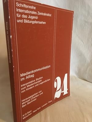 Bild des Verkufers fr Medienkommunikation im Alltag: Interpretative Studien zum Medienhandeln von Kindern und Jugendlichen. (= Schriftenreihe des Internationalen Zentralinstituts fr das Jugend- und Bildungsfernsehen, Nr. 24). zum Verkauf von Versandantiquariat Waffel-Schrder