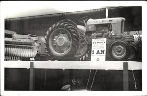Foto Ansichtskarte / Postkarte Traktor Som 35 GD, Someca, Erntemaschine Someca M05, 1963