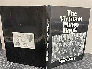 Bild des Verkufers fr The Vietnam Photo Book zum Verkauf von Gibbs Books