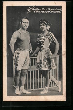 Ansichtskarte Akrobaten-Duo Traublau und Jean Pusch, Akrobatischer Kraftakt