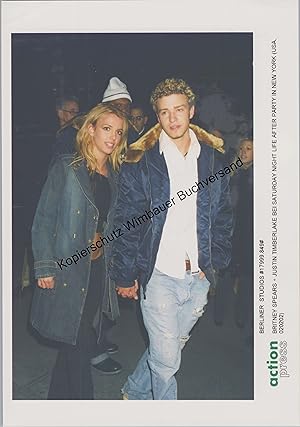 Bild des Verkufers fr Original Pressefoto Justin Timberlake / Britney Spears 02/02/2002 Saturday Night Life After Party New York zum Verkauf von Antiquariat im Kaiserviertel | Wimbauer Buchversand