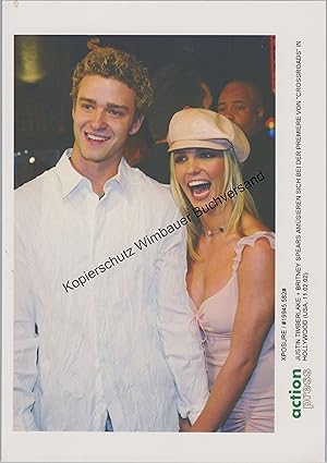 Bild des Verkufers fr Original Pressefoto Justin Timberlake / Britney Spears 11/02/02 Crossroads Premiere in Hollywood California zum Verkauf von Antiquariat im Kaiserviertel | Wimbauer Buchversand