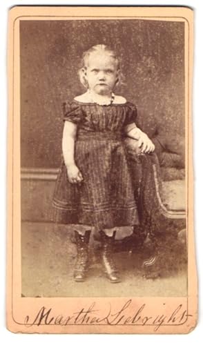 Bild des Verkufers fr Photo B. F. Howland, Co., New York / NY, amerikanisches Mdchen Martha Lebright im Kleid zum Verkauf von Bartko-Reher