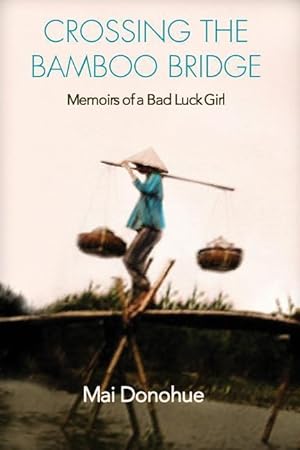 Bild des Verkufers fr Crossing the Bamboo Bridge: Memoirs of a Bad Luck Girl zum Verkauf von moluna