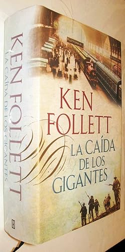 La Caida De Los Gigantes: Ken Follett: 9788467241068: : Books