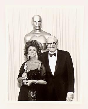 Seller image for ORIGINAL PHOTOGRAPH: SOPHIA LOREN & GREGORY PECK WITH HER OSCAR AT 63rd ACADEMY AWARDS. 1991 for sale by Hardy Books