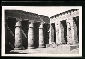 Bild des Verkufers fr Ansichtskarte Luxor, Medinet Habu, The great court of Ramses III. zum Verkauf von Bartko-Reher
