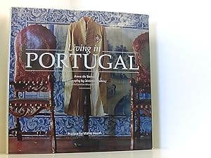 Bild des Verkufers fr Living in Portugal (Living in. Series) zum Verkauf von Book Broker