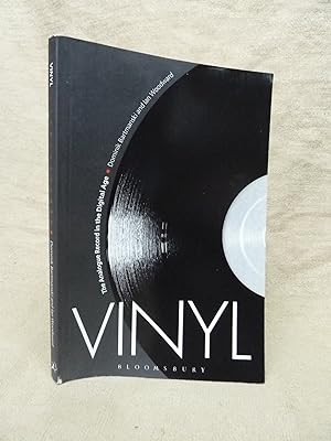 Imagen del vendedor de VINYL. THE ANALOGUE RECORD IN THE DIGITAL AGE. a la venta por Gage Postal Books