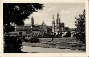 Bild des Verkufers fr Ansichtskarte / Postkarte Dresden Zentrum Altstadt, Stadtansicht, durch anglo amerikanische Bomben 1945 zerstrt zum Verkauf von akpool GmbH