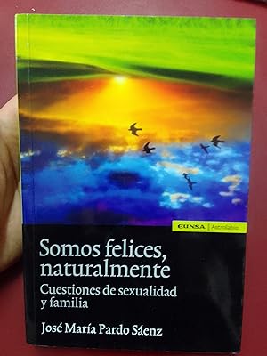 Seller image for Somos felices, naturalmente. Cuestiones de sexualidad y familia for sale by Librera Eleutheria