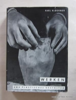 Bild des Verkufers fr Werken und plastisches Gestalten. Mit Beitrgen von Grete Meyer-Ehlers, Otto Mehrgardt u. Wilhelm Peters. 2. Auflage. Berlin, Rembrandt-Verlag, 1961. Gr.-8vo. Mit montierten Farbabbildungen u. zahlreichen s/w Tafelabbildungen sowie Illustrationen im Text. 565 S., 1 Bl. Or.-Lwd. mit Schutzumschlag; dieser mit kl. Randbeschdigungen. (Handbuch der Kunst- u. Werkerziehung, Band II/1). zum Verkauf von Jrgen Patzer