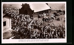 Ansichtskarte Aden, Steamer Point, the war memorial with natives