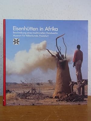 Bild des Verkufers fr Eisenhtten in Afrika. Beschreibung eines traditionellen Handwerks - Les fonderies africaines du fer. Un grand mtier disparu zum Verkauf von Antiquariat Weber