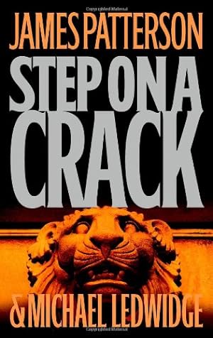 Imagen del vendedor de Step on a Crack (Michael Bennett) a la venta por ICTBooks