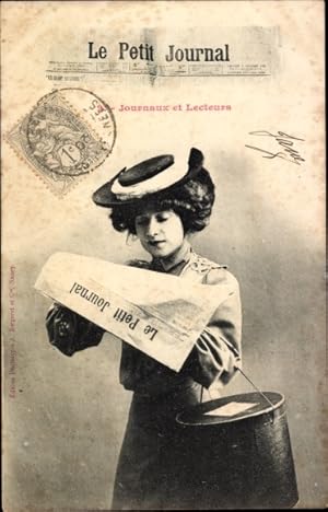 Zeitungs Ansichtskarte / Postkarte Le Petit Journal, Frau liest Zeitung, Hutschachtel