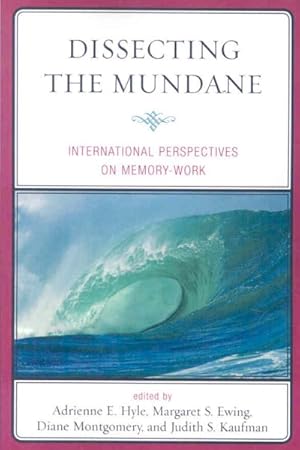 Bild des Verkufers fr Dissecting the Mundane : International Perspectives on Memory-work zum Verkauf von GreatBookPrices